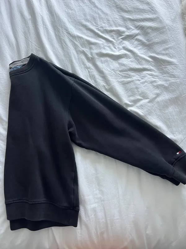 Black Tommy Hilfiger golf crewneck - Image 4