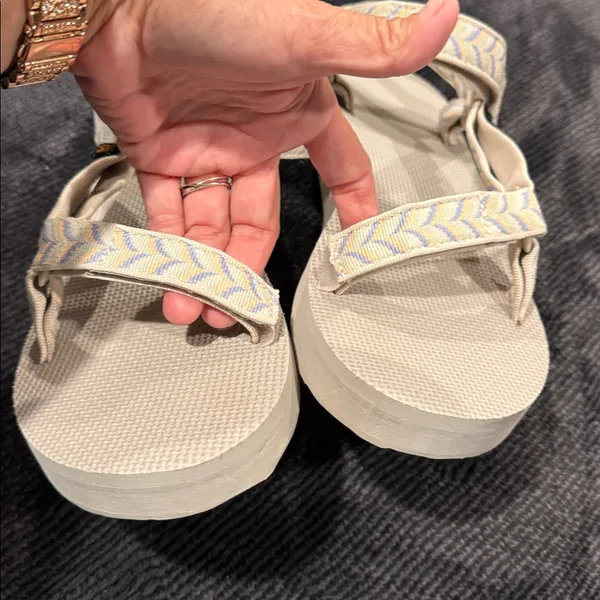 Teva Midform Women’s Size 11 gray straps Universal Sandal - Image 4