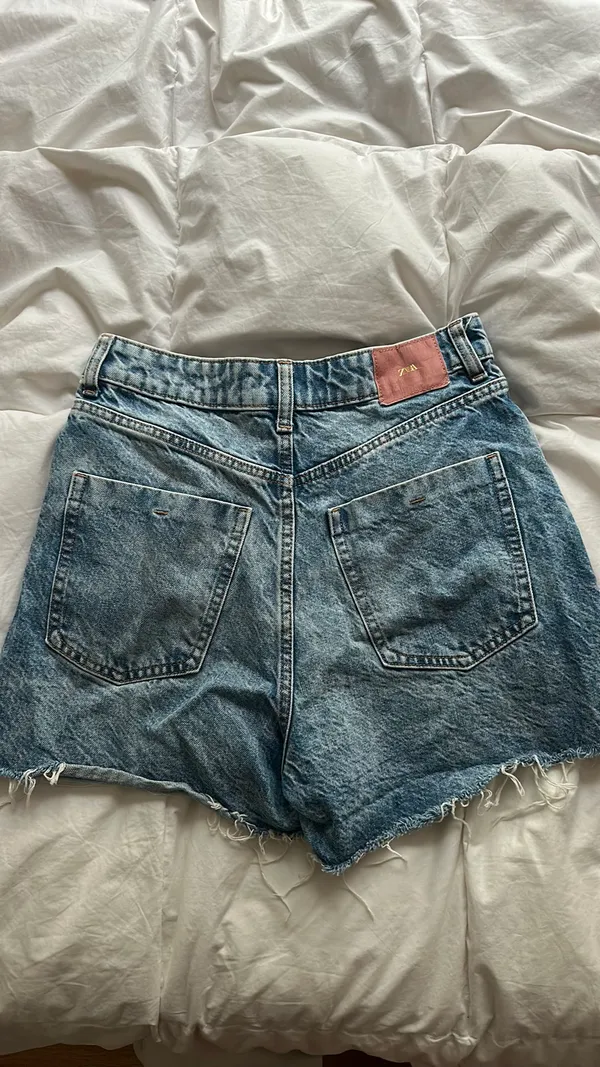 ZARA High-Rise Shorts Denim Distressed - Image 2