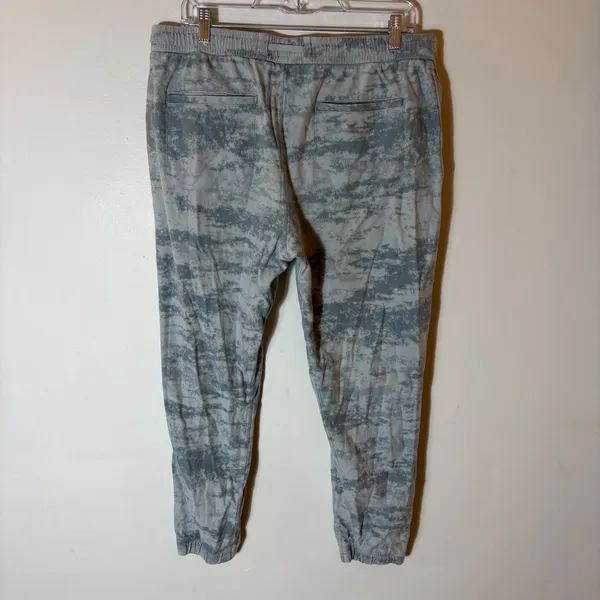 Athleta Farallon Camo Print Joggers Size‎ Large - Image 5