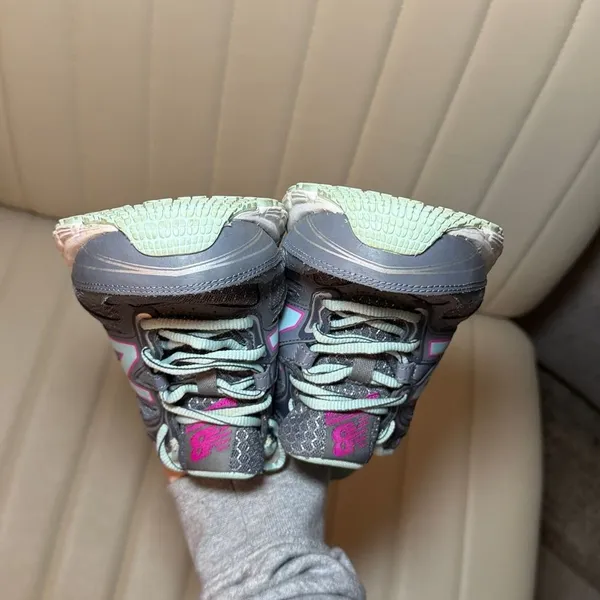 New-balance Women's Grey and Green Trainers - Image 5