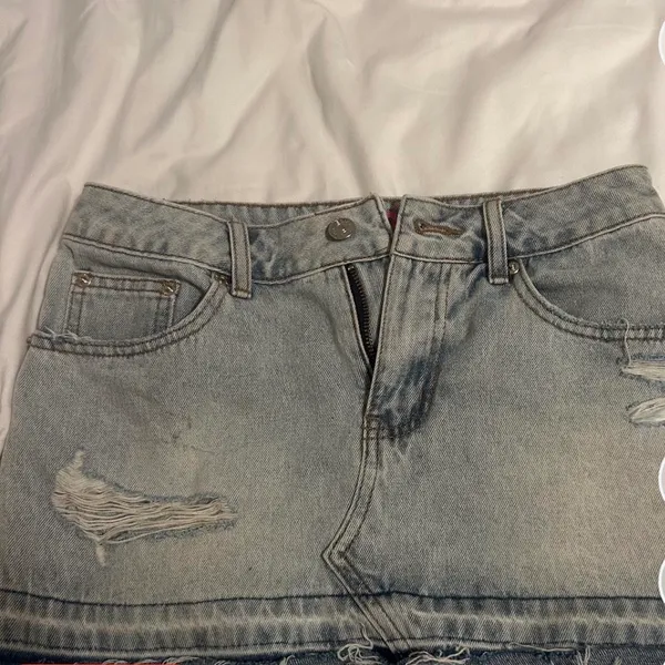Denim Edikted Mini Skirt - Image 2