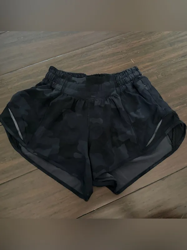 Lululemon Hotty Hot Black Camo Women's Performance Shorts 2 - Image 2