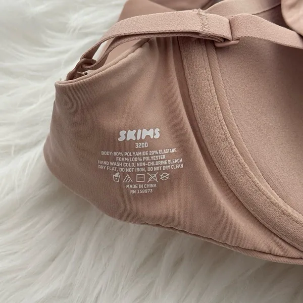 Skims Fits Everybody Scoop Plunge Bra Mica 32DD - Image 6