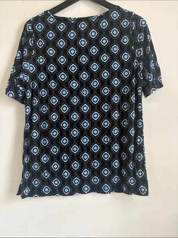 Loft Black Short-Sleeve Tee with Blue and White Medallion Pattern - Image 3