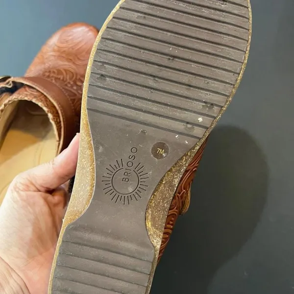 Brioso Robson Clogs Women 7M Brown Great Embossed Leather Floral Mules - Image 3