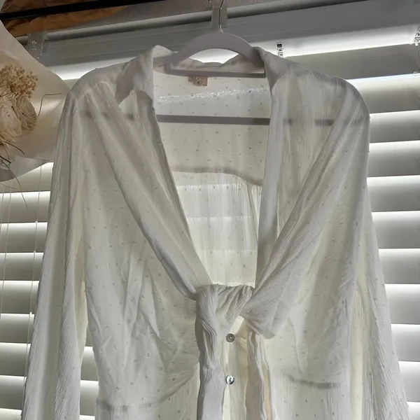 Surf Gypsy White Textured Tie Front Beach Cover Up Size Medium - Image 4
