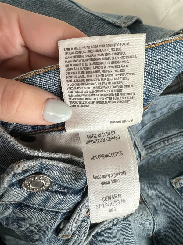 AGOLDE '90s Crop Distressed Jeans in Echo - Image 8