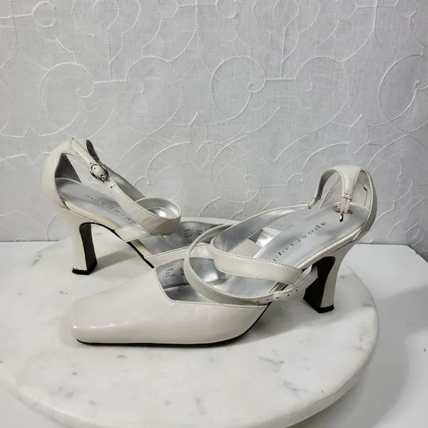 Apostrophe Cate Heels Womens 7.5 White Leather Square Toe Bridal‎ Wedding Party - Image 4