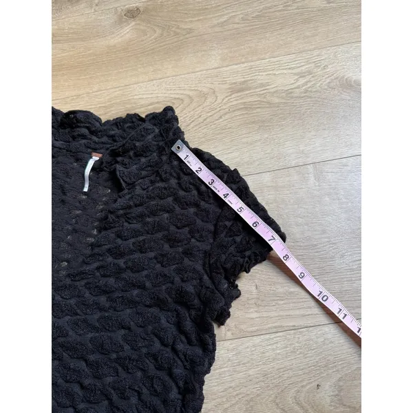 EUC Free People Molly Tee Textured black Crop Polyester Stretch collared size S - Image 7