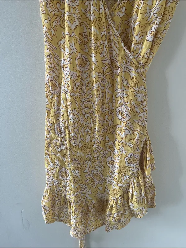 Billabong Yellow Floral Wrap Mini Dress Medium Beachy Coastal Vacation Summer - Image 4