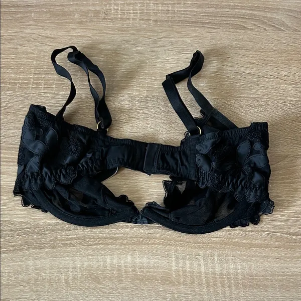 Victoria's Secret Black Lace Underwire Bra - Image 5