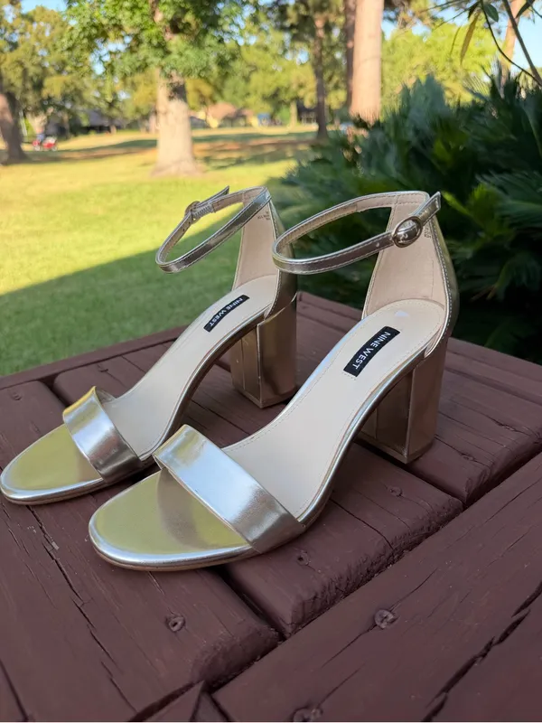 Nine West Toniann Gold Metallic Ankle Strap Block Heel Sandals 9M $99 Retail - Image 4