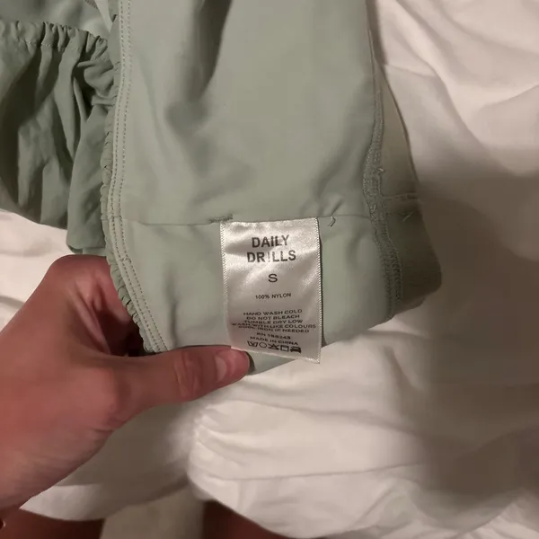 Small daily drills sage green bra top with sinches on the side Never worn #dailydrills #bra #athletic - Image 3