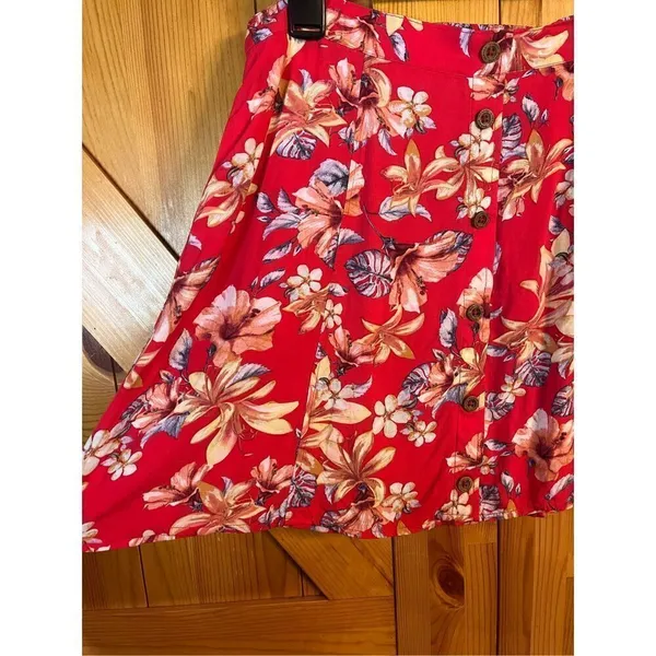 Garage Red Floral Skirt Size Medium Pockets (3644) - Image 2