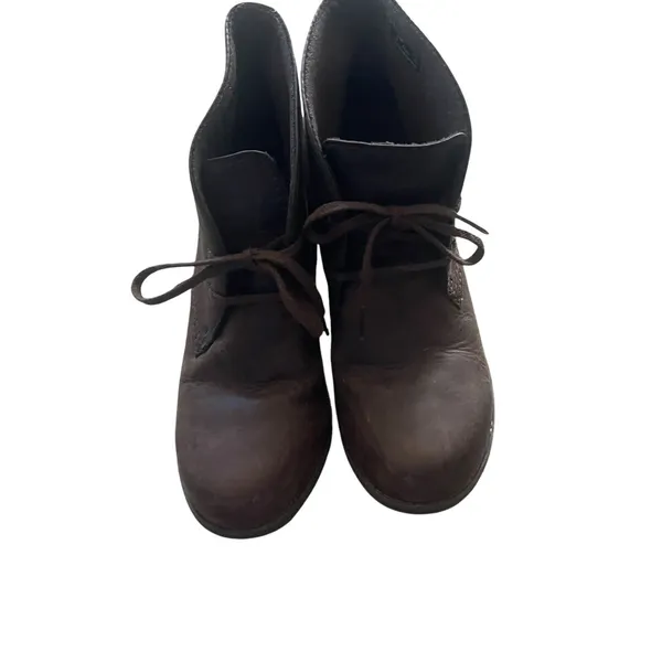Clarks Indigo Women's‎ Size 8.5 M Brown Leather 3 Inch Heel Tie Ankle Booties - Image 2