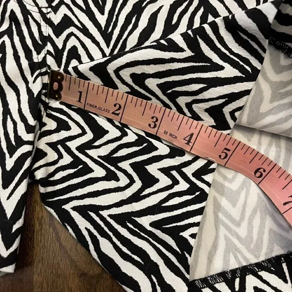 89th + Madison | Zebra Stretch Shorts Black Size 6 - Image 10