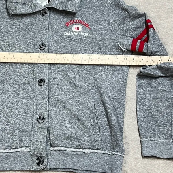 Colosseum Athletics Women Wisconsin Badgers Button Up Sweatshirt Gray Large‎ - Image 5