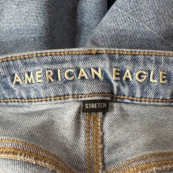American Eagle SZ 8 SHORT Mom Jeans Distressed Zip-Fly Hi-Rise Zip-Fly Pockets - Image 8