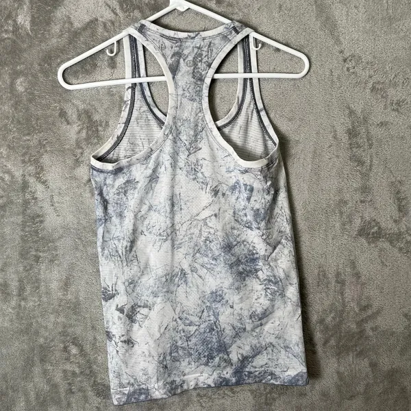 Lululemon Swiftly Tech Racerback 2.0 Multi Dye
Multi Dye White Grey Black Size 4 - Image 5