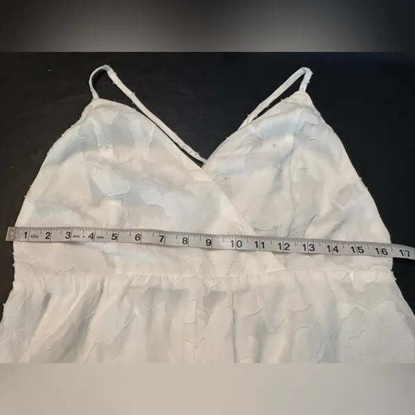 Lulu's Textured White Jumpsuit size M - Image 11