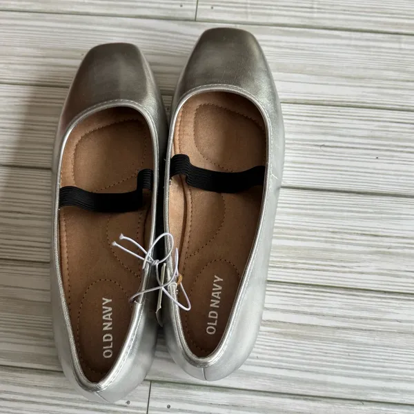 Old Navy Silver Women's Ballet Flats Sz 6 - Image 2