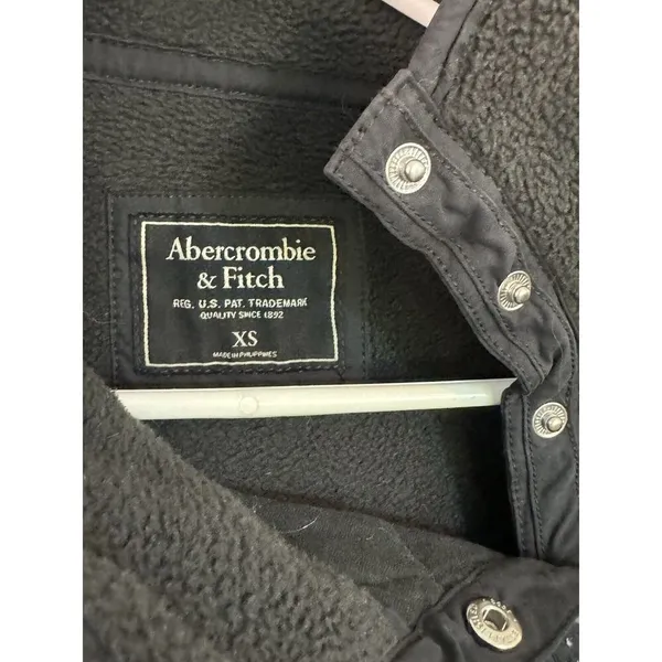 Abercrombie‎ & Fitch Black Quilted Snap Long Sleeve Black Sweatshirt Size XS - Image 4