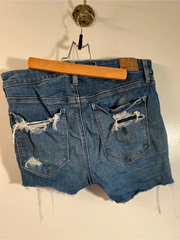 American Eagle Women’s Size 10 Hi Rise Cut Off Jean Shorts Denim Medium Wash‎ - Image 5