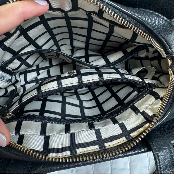 Kate Spade Black and Gold Pebbled Leather Crossbody Bag - Image 6