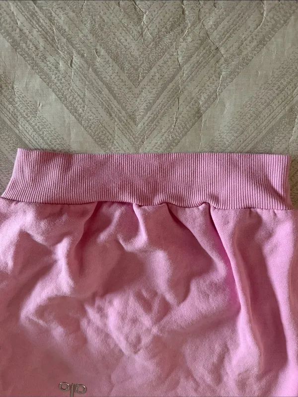 Alo Yoga Accolade Crewneck Cropped French Terry Sweatshirt Pink XS - Image 2