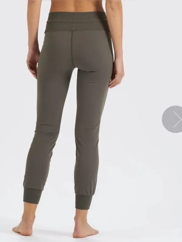 VUORI Drawstring Waist DAILY JOGGERS in Oregano Olive Green Large - Image 4