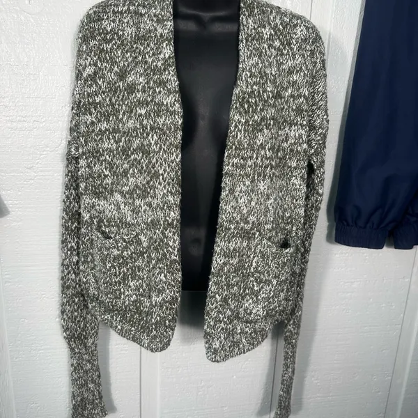 Abercrombie & Fitch Green and White Womens Cardigan Size XS EUC - Image 2