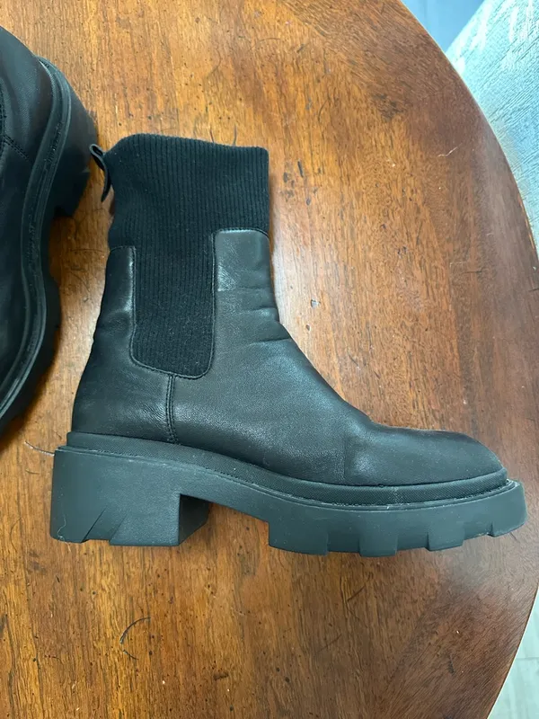 Black leather short boots Size 7 - Image 4