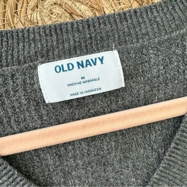 Old Navy NWT Gray V-Neck Knit Long‎ Sleeve Sweater Top Size Medium - Image 6