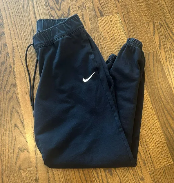 Nike Women’s Black Solo Swoosh Sweatpants - Image 5