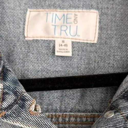 Time and Tru Womens Size Small 4‎ 6 Light Wash Distressed Blue Denim Jean Jacket - Image 4