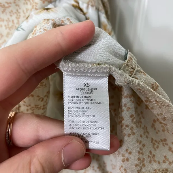 NWOT Paper‎ Crane women’s tan cream floral tiered ruffle blouse XS - Image 5