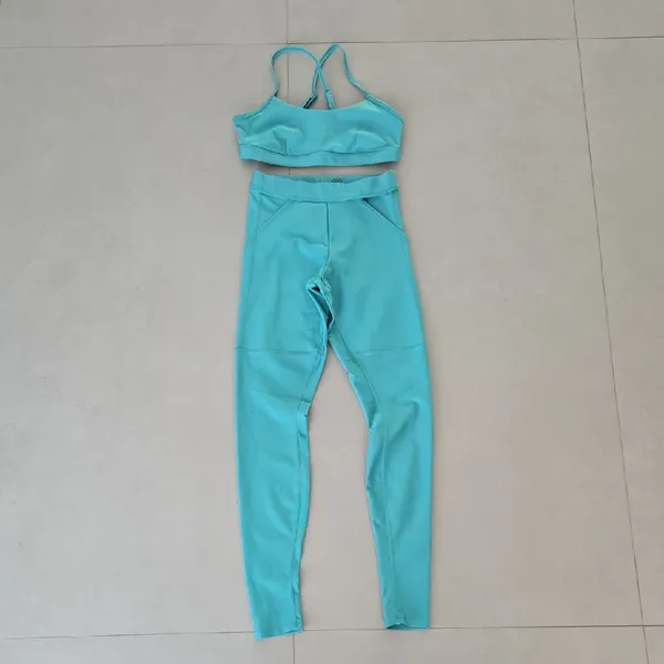 ALO Yoga Airlift Intrigue Bra & High-Waist 4 Pocket Utility Legging Set - Image 4