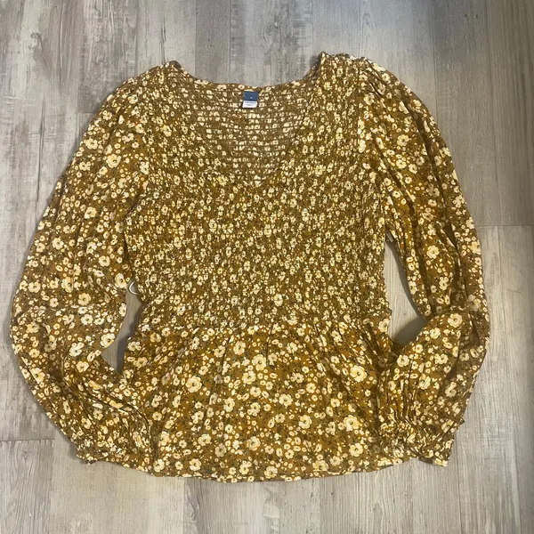 NWT Old Navy Size M Smocked Long-Sleeve V-Neck Blouse for Women - Image 11