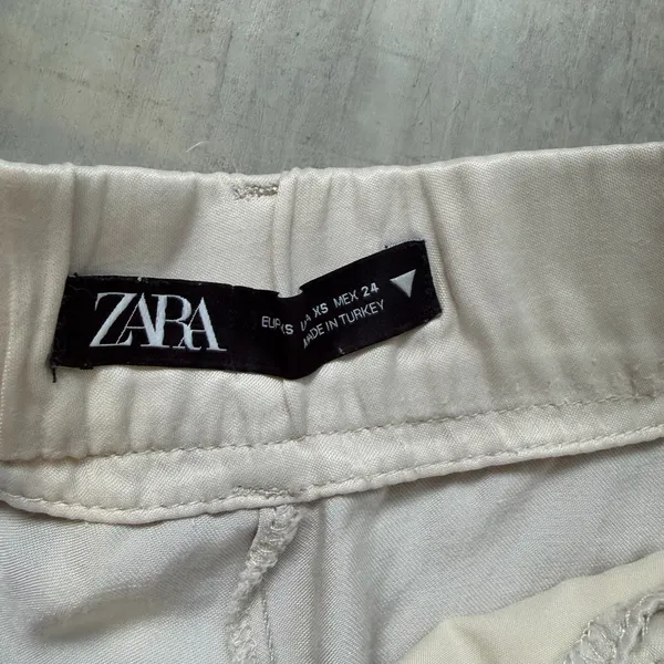 Zara Cream Elastic Waist Shorts - Image 3