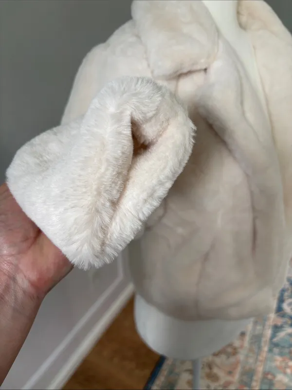 NWT Silent New York Faux Fur Jacket Size Medium Open Front Light Cream Cozy Chic - Image 6