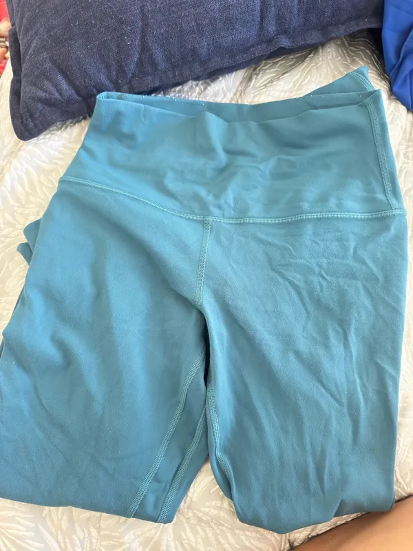 Teal Lululemon Leggings size 6 28’ - Image 3