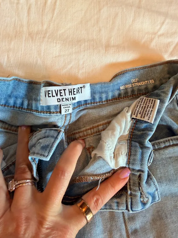 Velvet Heart Dezi Mid Rise Straight Leg Jeans 27 Light Wash Raw Hem Front Seam - Image 2
