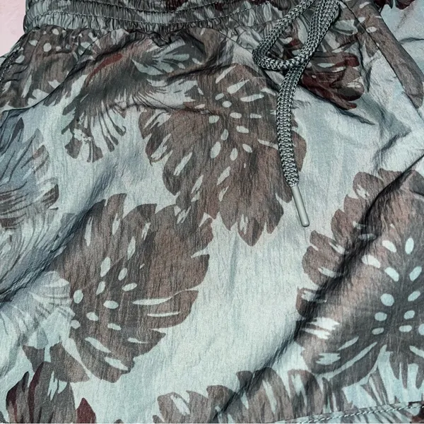 NEW Aerie Green Palm Leaf Print Nylon Athletic Shorts size Large - Image 5
