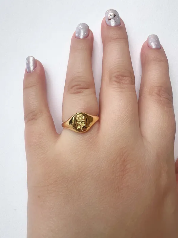 Gold ring engraved sunflower non tarnish, water resistant - Image 2