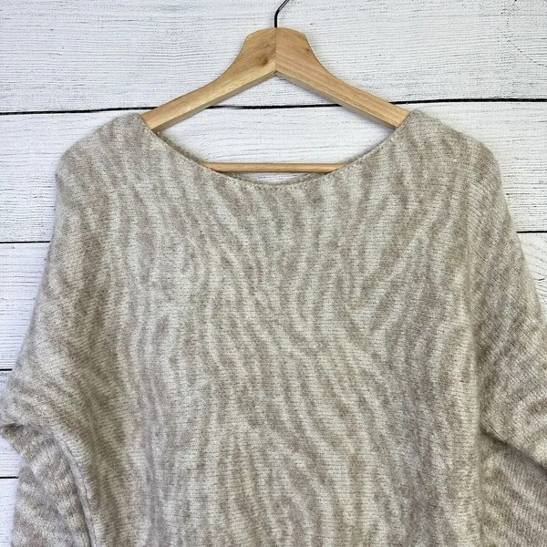 ABERCROMBIE & FITCH Zebra‎ Print Sweater Women Size Small Animal Scoop Neck - Image 2