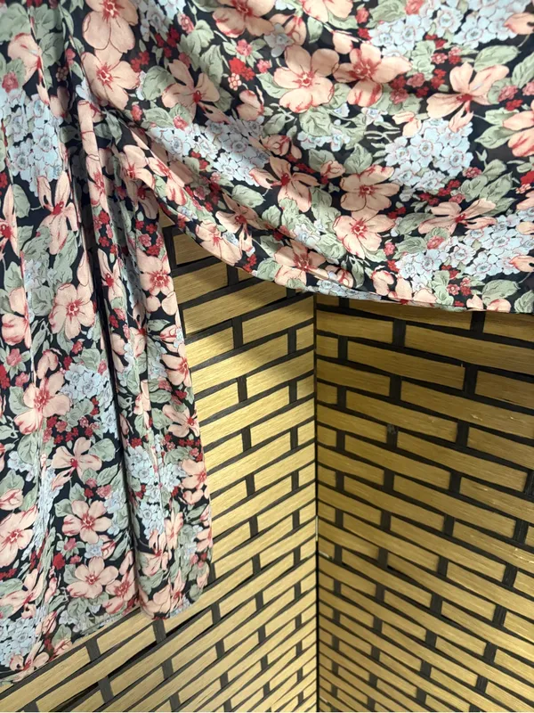 Entro Floral Blouse Size large - Image 5