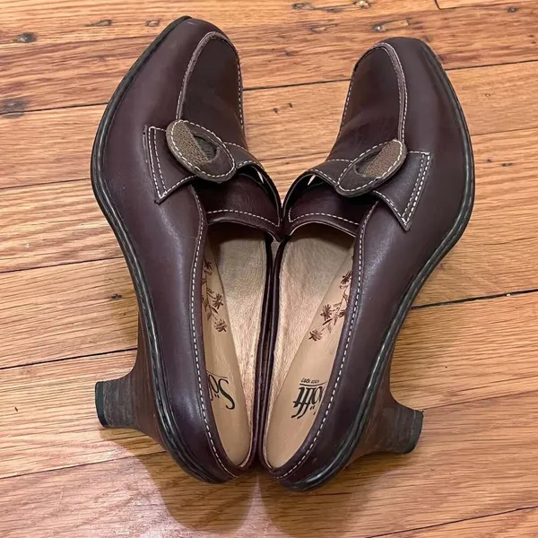 Söfft Women's Leather Loafer Mules with Buckle Detail in Cordovan Brown Size 7. - Image 4