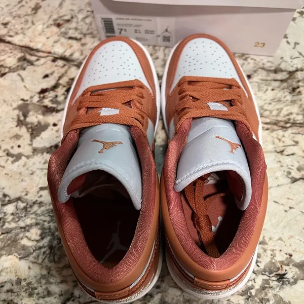 Women’s Air Jordan 1 Low Pink Salmon White Sneakers New Casual (DC0774 080) 7.5 - Image 4