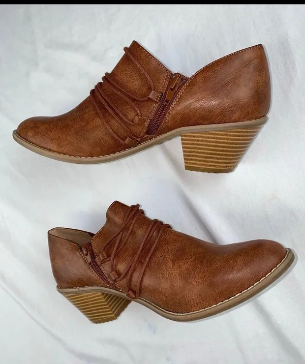 Boots Brown Size 9.5 - Image 4